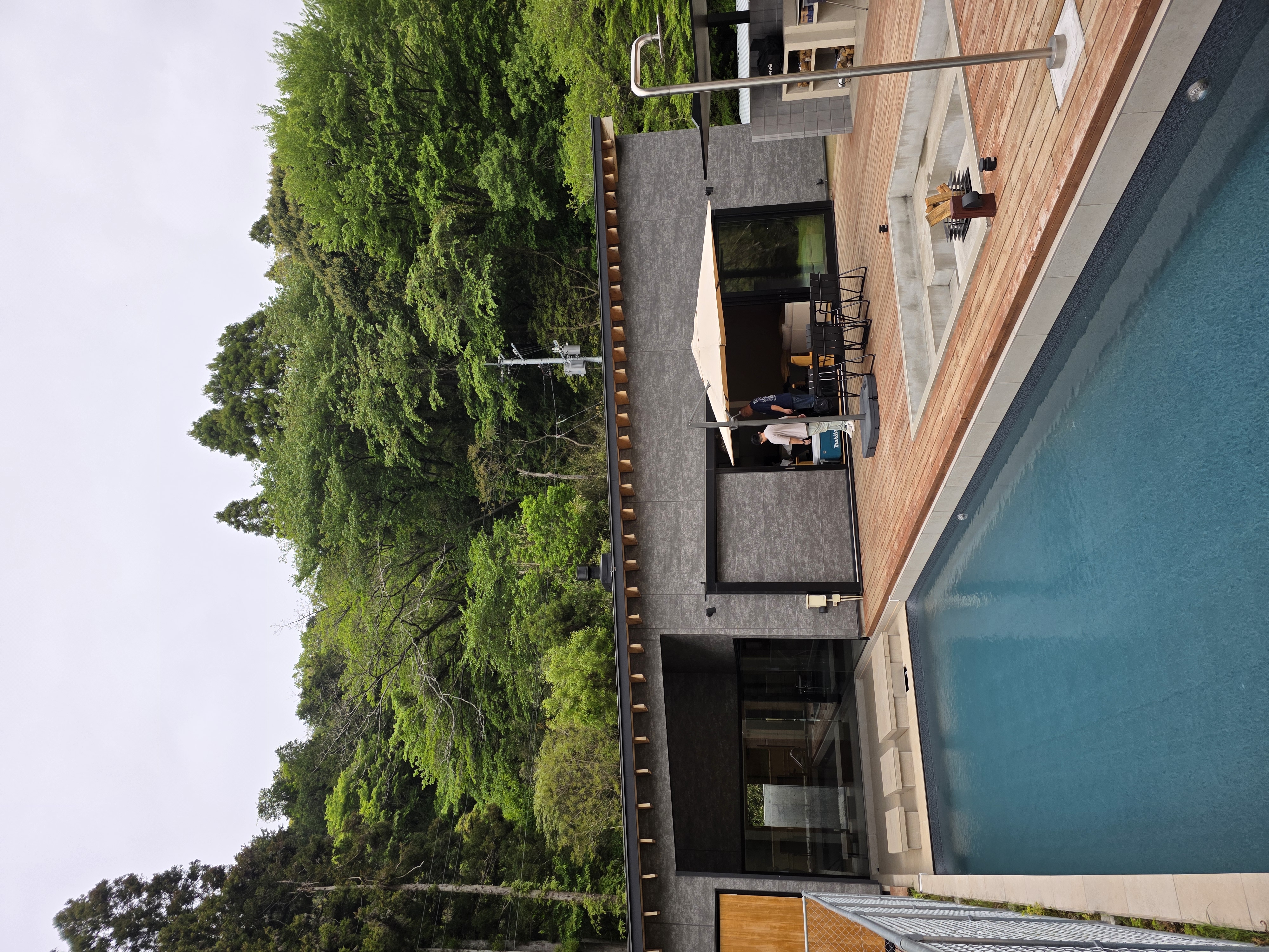 久留里山荘 外観とプール